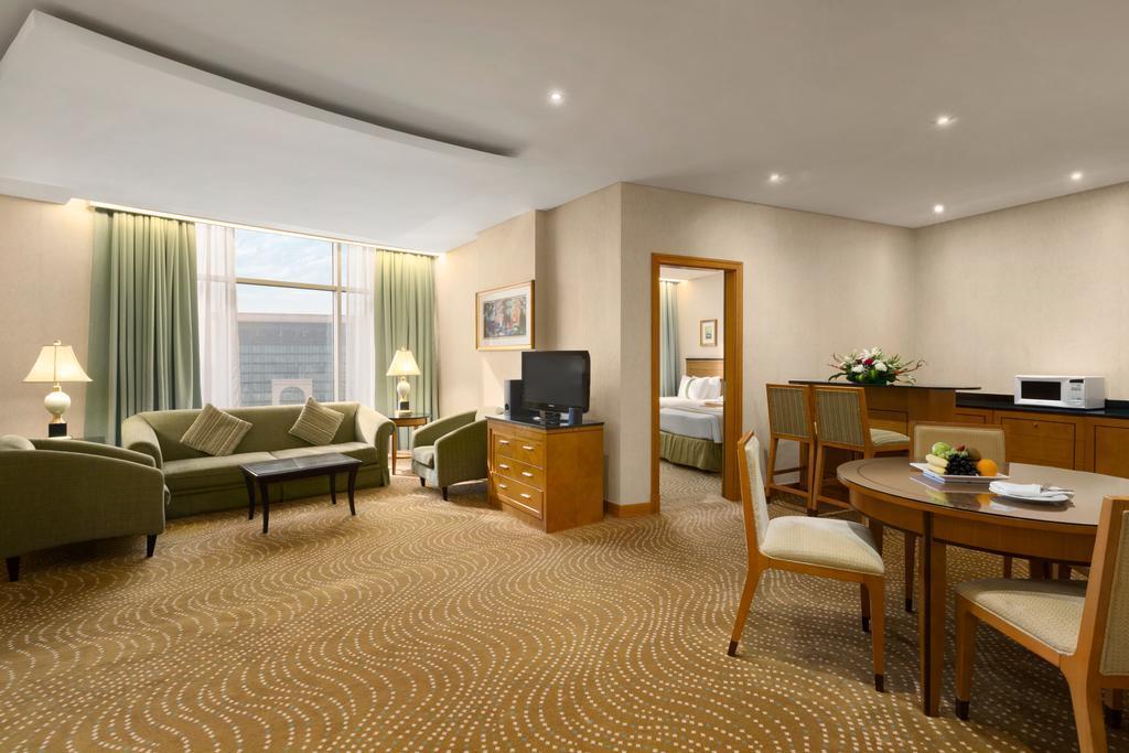 Eastyard Khobar Hotel - Formerly Ramada By Wyndham Khobar Bagian luar foto