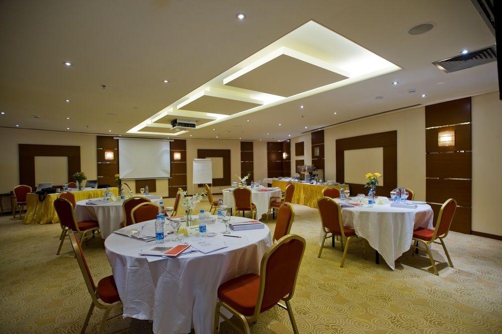 Eastyard Khobar Hotel - Formerly Ramada By Wyndham Khobar Bagian luar foto