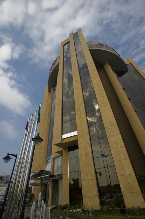Eastyard Khobar Hotel - Formerly Ramada By Wyndham Khobar Bagian luar foto