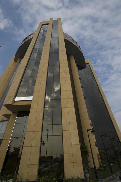 Eastyard Khobar Hotel - Formerly Ramada By Wyndham Khobar Bagian luar foto